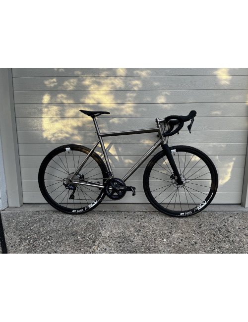 Tizona Road Disc Ultegra | Premium Titanium Road Bike
